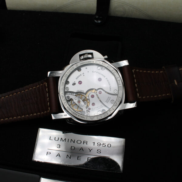 PAM00663_10.jpg