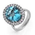 Anello in oro bianco 18 ct con acquamarina taglio ovale ( ct. 5.80 ) e diamanti taglio brillante ( ct. 0.62 )