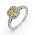 Anello in oro bianco 18 ct con diamante fancy taglio cuscini ( ct 1,69 ) e diamanti taglio brillante ( ct 0,32 )