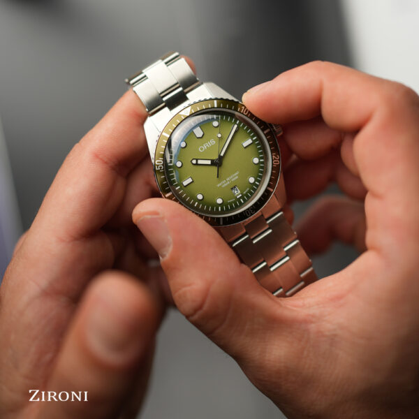 01 733 7707 4057-07 8 20 18_2.jpg