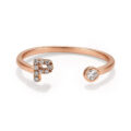 Anello in oro rosa con iniziale e diamanti