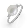 Anello in oro bianco con perla Akoya e diamanti (0,06 ct)