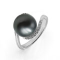 Anello in oro bianco con perla nera (11 mm) e diamanti (0,12 ct)
