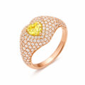 Anello chevalier in oro rosa con diamanti fancy (0,64 ct) e diamanti (1,15 ct)