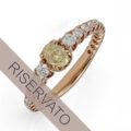 Anello in oro rosa con diamante fancy (0,42 ct) e diamanti (0,58 ct)