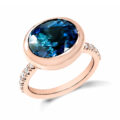 Anello in oro rosa con topazio blu london (5,77 ct) e diamanti (0,23 ct) - mod. grande